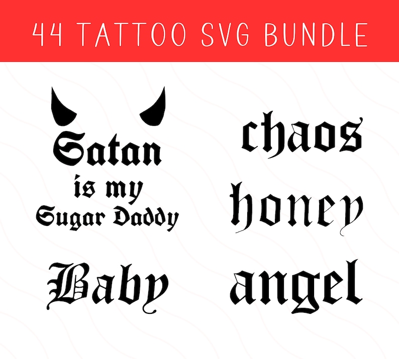Pu&ograve; includere: Un set di cinque disegni di tatuaggi in bianco e nero in font gotico. I disegni includono "Satan is my Sugar Daddy", "chaos", "honey", "Baby" e "angel".