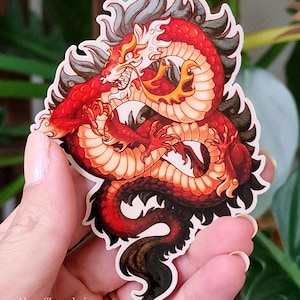 Pegatina brillante de dragón asiático rojo, verde y amarillo, regalo para ella, él o su hijo, dibujo original de monstruo de fantasía, animal de la suerte