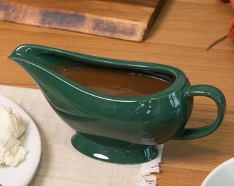 Vintage-Inspired Green Gravy Boat - Stylish Porcelain Sauce Server for Dining Elegance - Ideal Kitchen Decor and Table Centerpiece