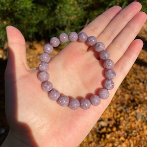 Lavendel Lepidolith 8 mm Perlenarmband | Natürliche polierte lila Mica Schmuck | Beruhigende Energie Zubehör | Chunky Kristallarmband