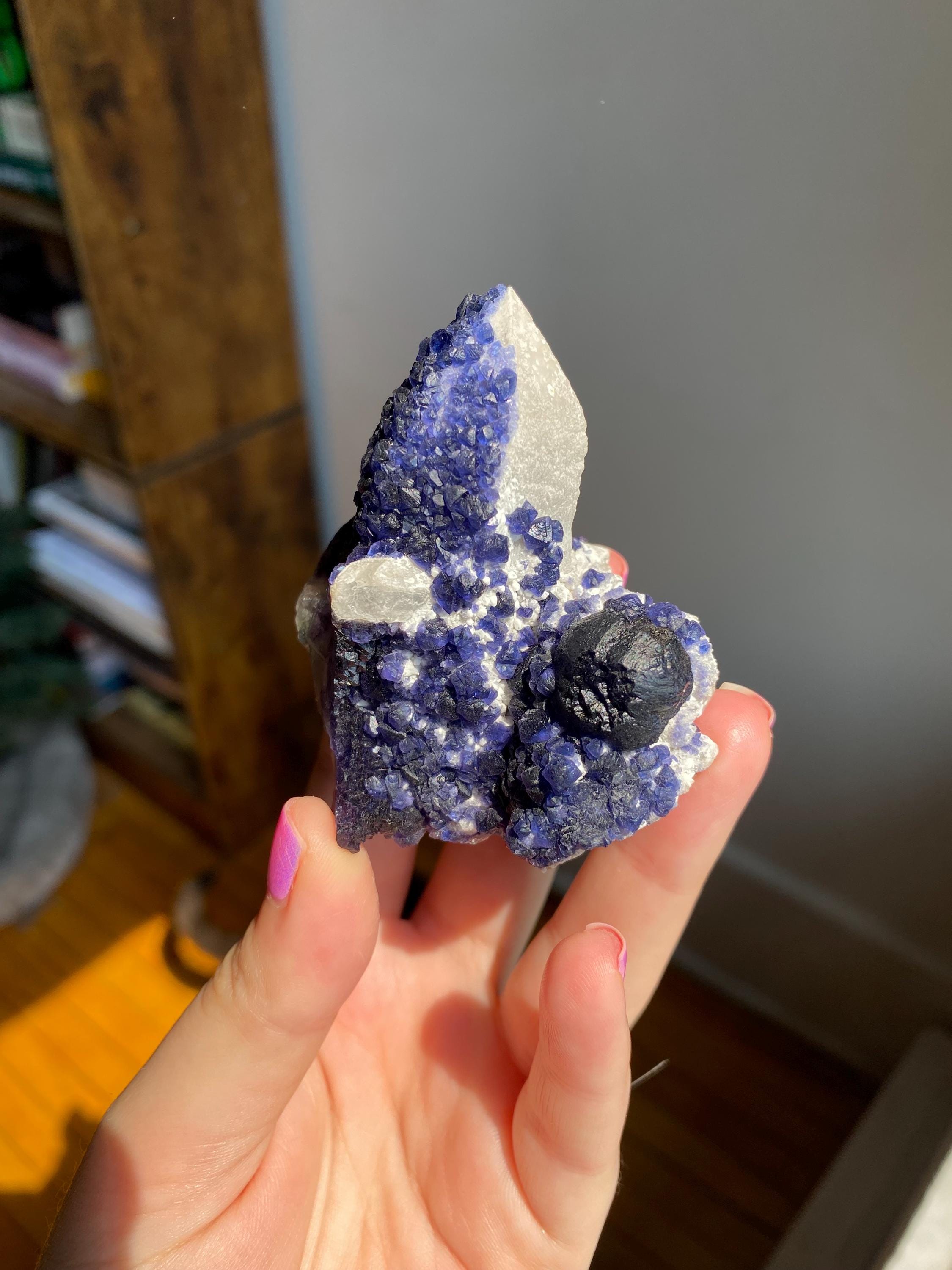 中国内モンゴル産キャンドルクォーツ上のブルーベリーフローライト｜高