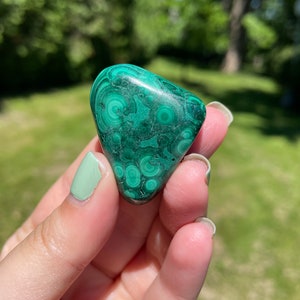 Malachite Tumble Stone | Natural Tumbled Crystal for Heart Chakra Healing | Green Gemstone with Cool Patterns & Banding from Congo
