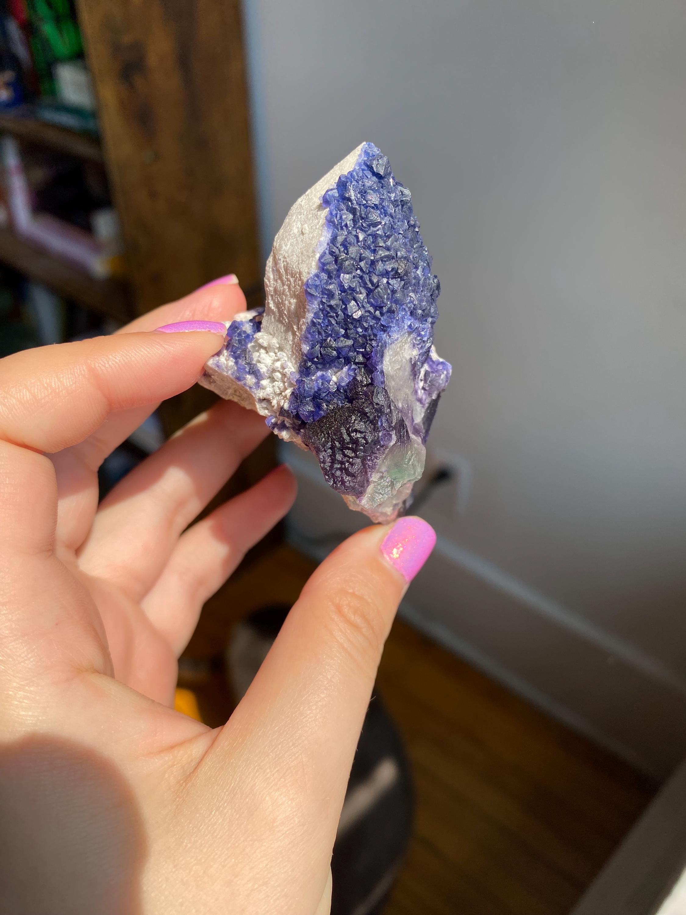 中国内モンゴル産キャンドルクォーツ上のブルーベリーフローライト｜高