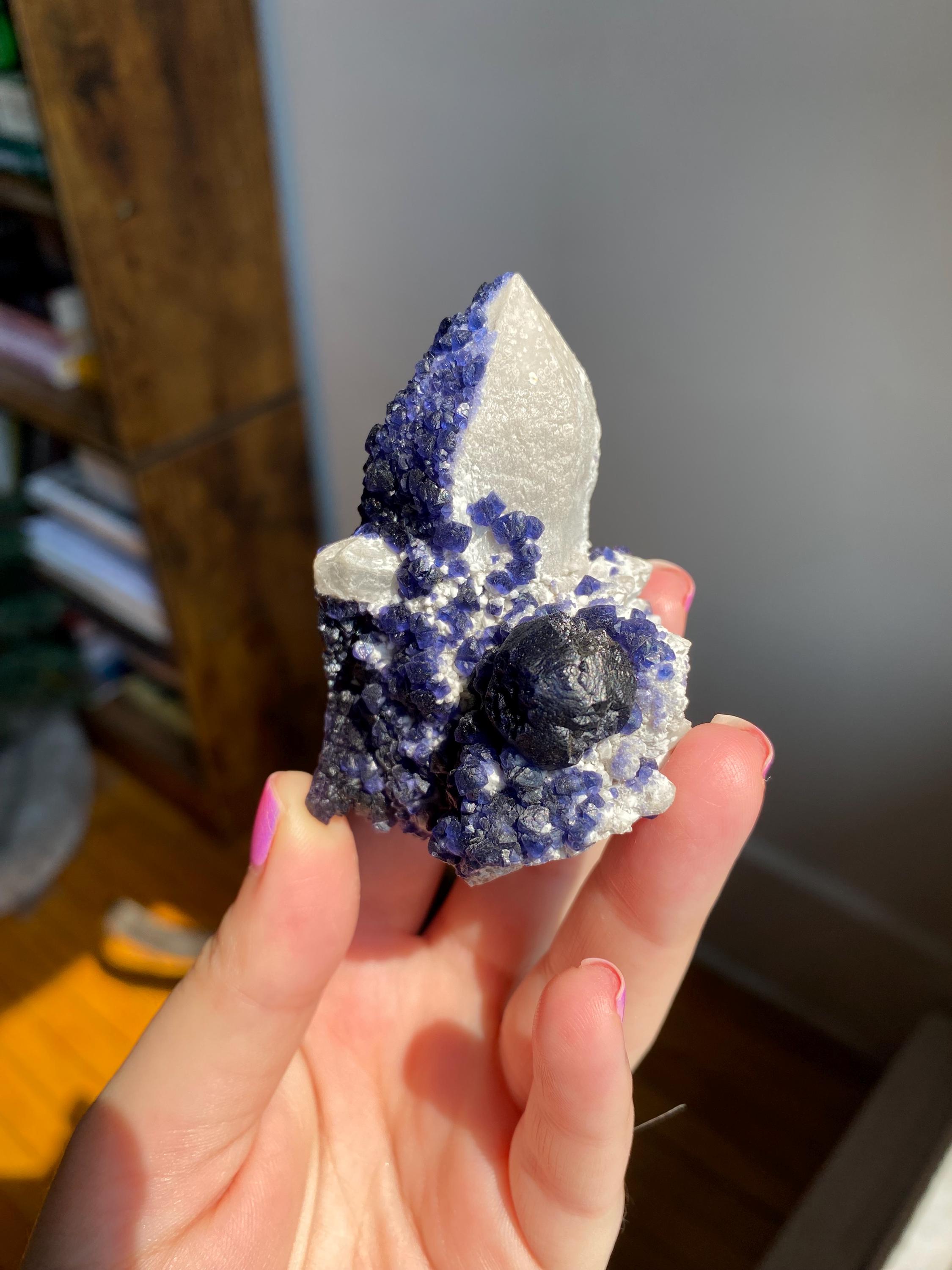 中国内モンゴル産キャンドルクォーツ上のブルーベリーフローライト｜高