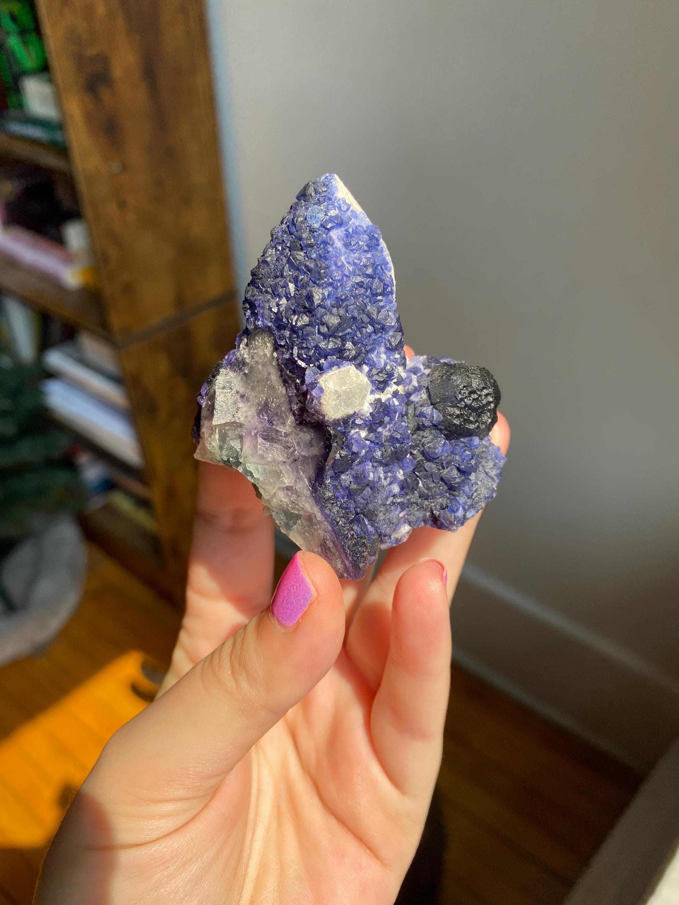 中国内モンゴル産キャンドルクォーツ上のブルーベリーフローライト｜高