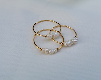 Anello di perle, anello di fidanzamento con perle, anello di perle d'oro, anello con teschio di perle, piccolo anello di perle, regalo per lei, regalo di compleanno, regalo per la mamma