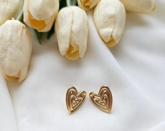 18K Gold Filled Heart Earrings, Stud Earrings, Heart Earrings, Minimalist Earrings, Gift for Her, gift for mom, Valentines day gift, gift