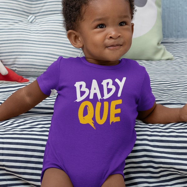 Baby Que (Infant Bodysuit)- Black Greek Fraternity, Black College Apparel, Psi Phi Bruh, HBCU Kids, Sons of Blood and Thunder Baby Bodysuit