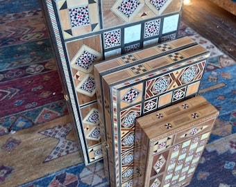 Set aus drei arabischen Stil Backgammon Brust L / M / S Holzchips handgefertigt für die Herausforderung