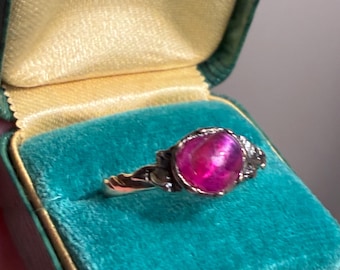 18th Century Georgian 4 Carat Natural Ruby Cabochon Heart Shaped Stone in Rose Gold Shank with Rose Cut Diamond Side Sparks in Silver, 7.5