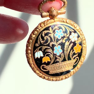 Georgian Enamel Mourning Locket: 9K Gold, Braided Hair, Floral Inscription