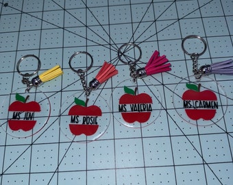 Personalizowany brelok do kluczy z akrylu dla nauczyciela w kształcie jabłka