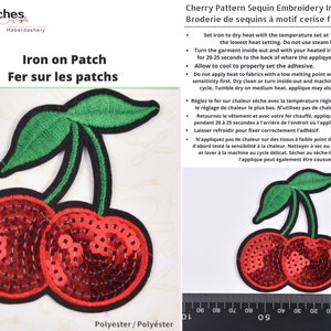 Peut inclure: Patch thermocollant en forme de cerise rouge avec des feuilles vertes. Le patch mesure 6,5 cm de large et 5 cm de haut. Des instructions pour appliquer le patch sont incluses.