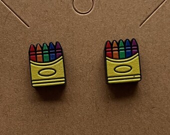 Pendientes de botón con forma de caja de crayones