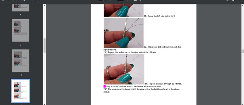 Pode incluir: Close-up de uma m&atilde;o envolvendo um fio de prata em torno de um feixe de outros fios. A imagem mostra um guia passo a passo para criar uma tran&ccedil;a envolvida em fio. O texto na imagem diz: "24. Repita as etapas 21 a 23, 20 vezes. DICA: O fio de tecelagem deve atingir o final da tran&ccedil;a como mostrado na foto acima."