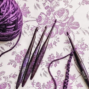 Amethyst Resin Crochet Hook: Ergonomic Glitter Hook, Ophire Co