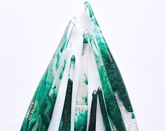 Birthstone Emerald Crochet Hook - Ergonomic Resin Crochet Hook - Glitter Crochet Hook - Ophire Co