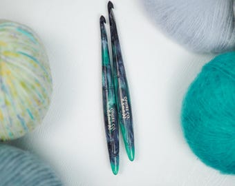 Alexandrite Birthstone Crochet Hook – Ergonomic Resin Handle, Ophire Co