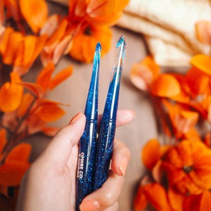 Sapphire Glitter Resin Crochet Hook – Ergonomic Handle Ophire Co