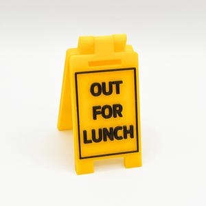 SAINDO PARA ALMOÇAR - Mini Placa de Piso - Cores Personalizadas - Impressão 3D