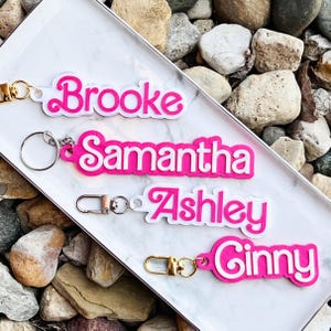 Llavero personalizado - Bicolor - Colores y texto personalizados - Colgante para bolso / llavero / etiqueta con nombre - Impreso en 3D - FONT-03
