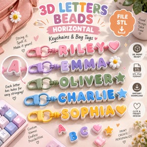 Könnte beinhalten: Eine Sammlung von 3D-gedruckten horizontalen Buchstabenperlen für Schlüsselanhänger und Taschenanhänger mit Namen wie RILEY, EMMA, OLIVER, CHARLIE und SOPHIA in verschiedenen Farben. Das Set enthält einzelne Buchstabenperlen, Herz- und Sternformen.