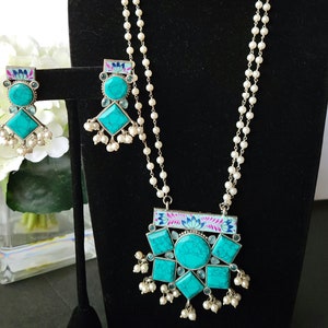 Handpainted Artwork Monalisa Stone,Pendant,Pearls,Long  Necklace with  Earrings.Available in Pastel Pink/Mint/red/Turquoise/Black/Blue.