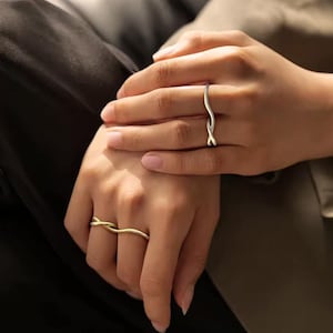 Minimalist Silver Plated Two-Finger Connected Ring l High Quality Universal Fit Silver Plated Ring
