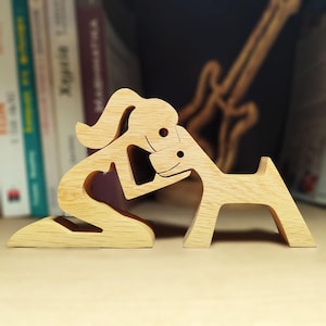 Può includere: Un cartello in legno rustico con la scritta "Welcome to our home" in lettere bianche. Il cartello presenta una finitura invecchiata, ideale per l'arredamento dell'ingresso.