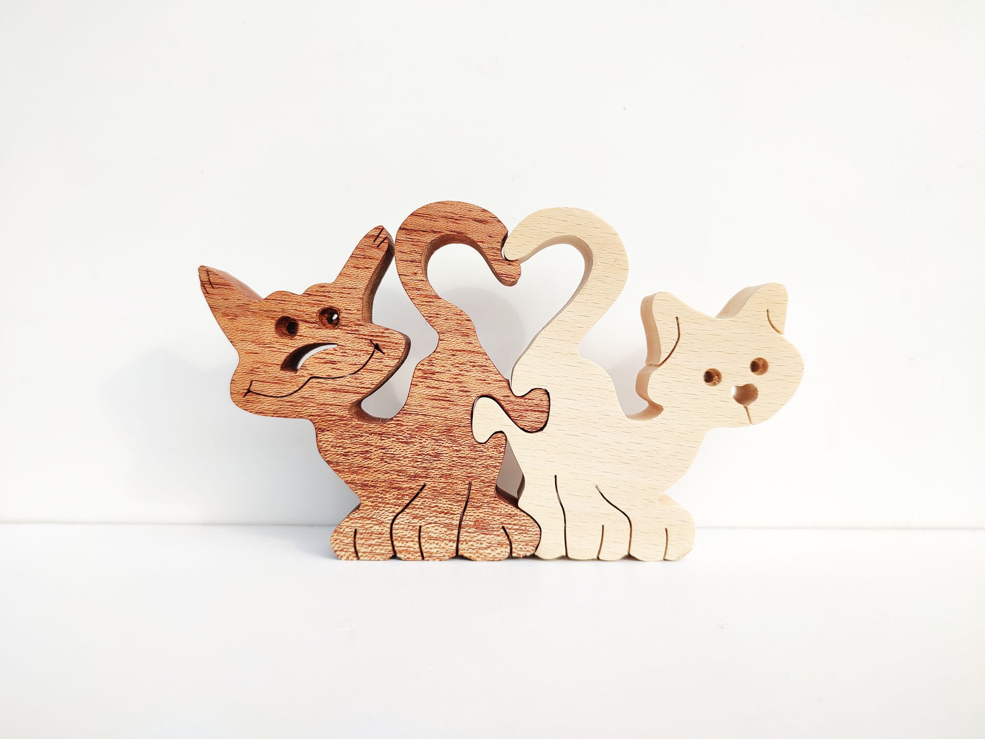 Kattenbeelden - Hout, houten kattenpaar sculptuur 10 cm, schattige