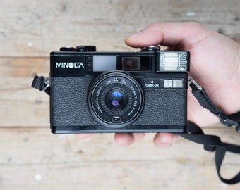 Minolta Hi-matic S2 / 38 mm f/2.8 lens / Black 35mm compact camera