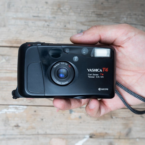 Yashica T4 / Carl Zeiss Tessar T* 35mm f/3.5 lens / Black Autofocus Compact 35mm Point and Shoot Camera / TESTED