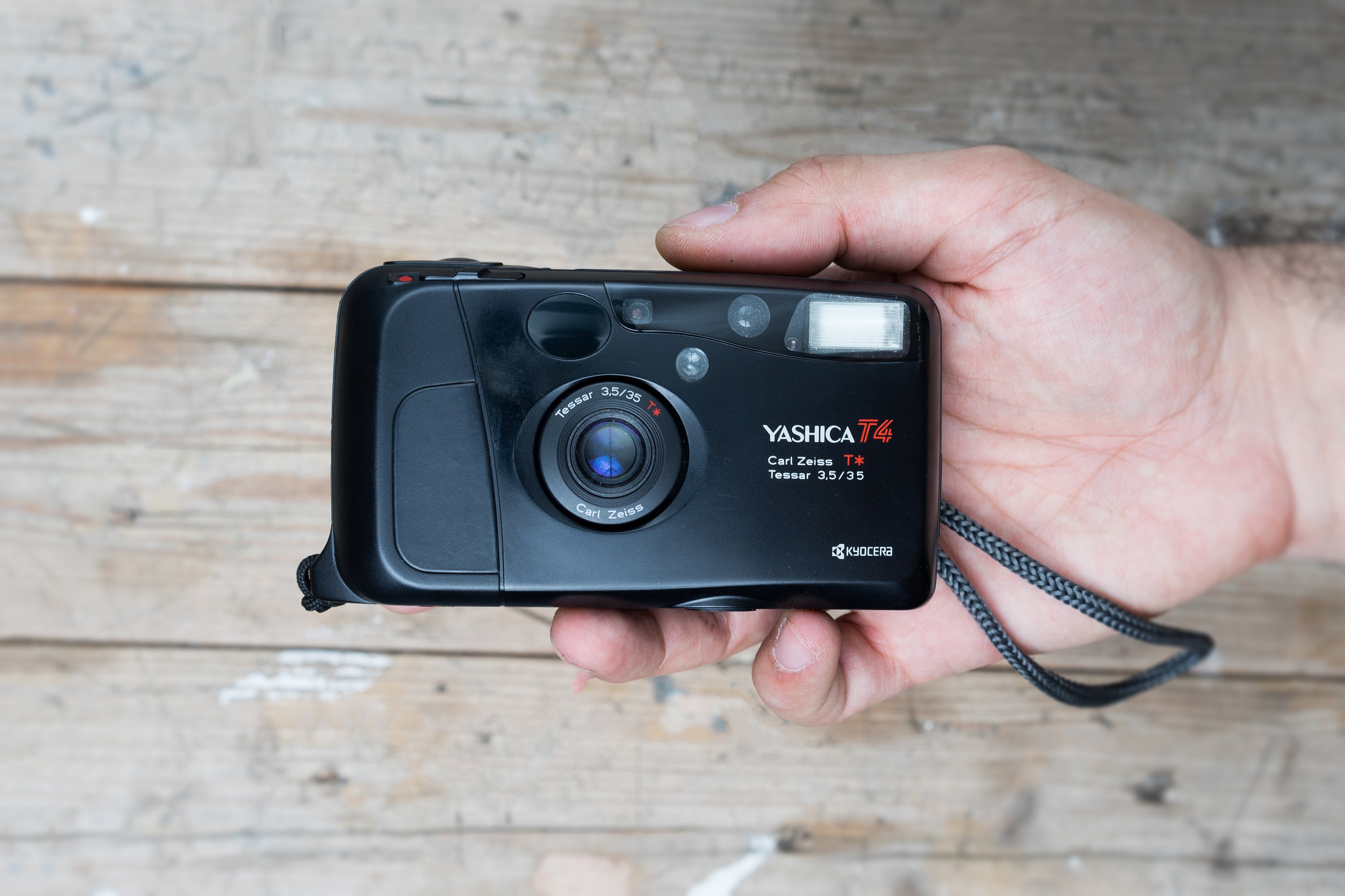 KYOCERA YASHICA T4 カールツァイス コンパクトフィルムカメラ KYOCERA YASHICA T4 カールツァイス コンパクトフィルムカメラ