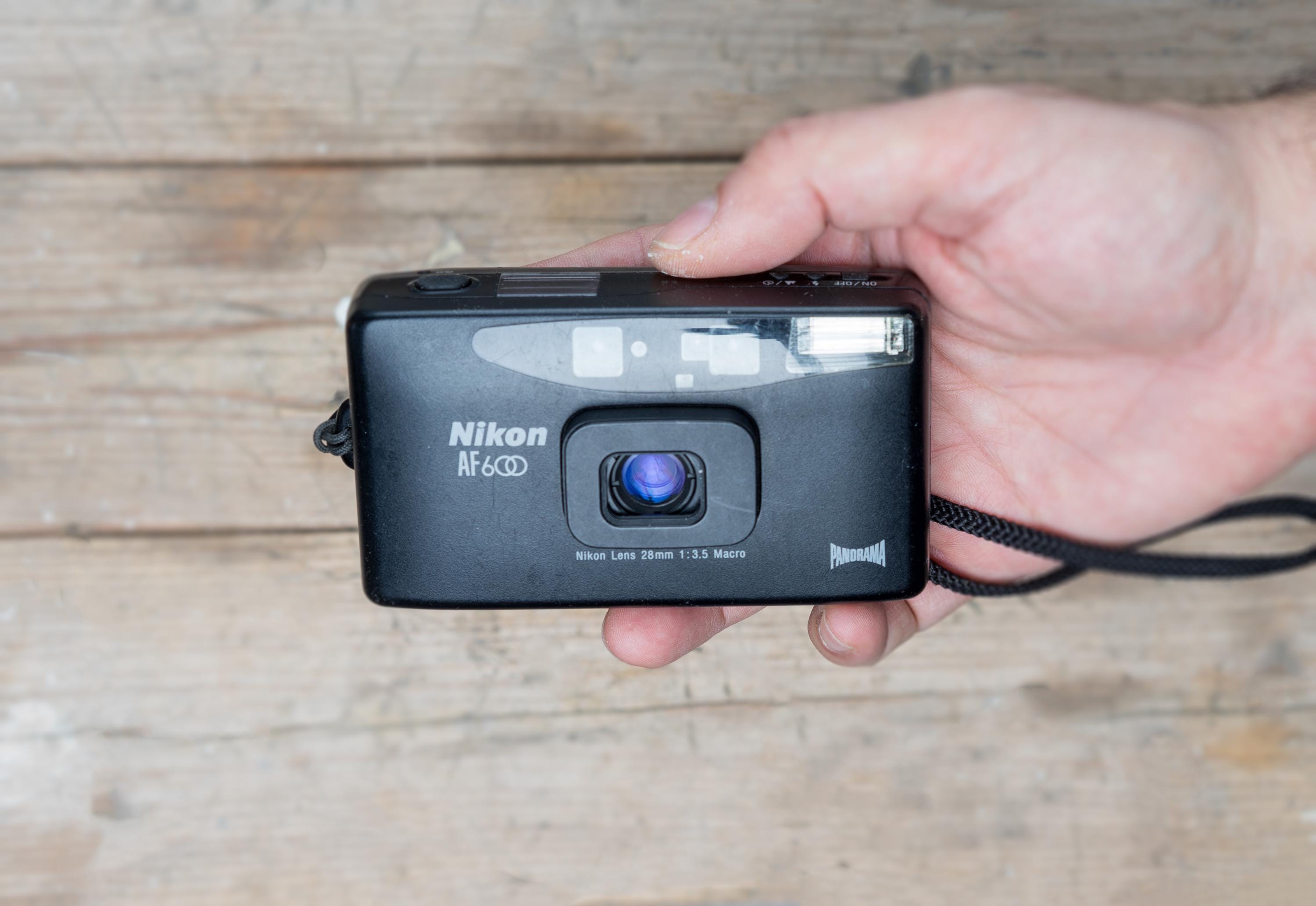 Nikon Zoom Panorama AF 600 Film Camera + Leather Case - 28mm Macro