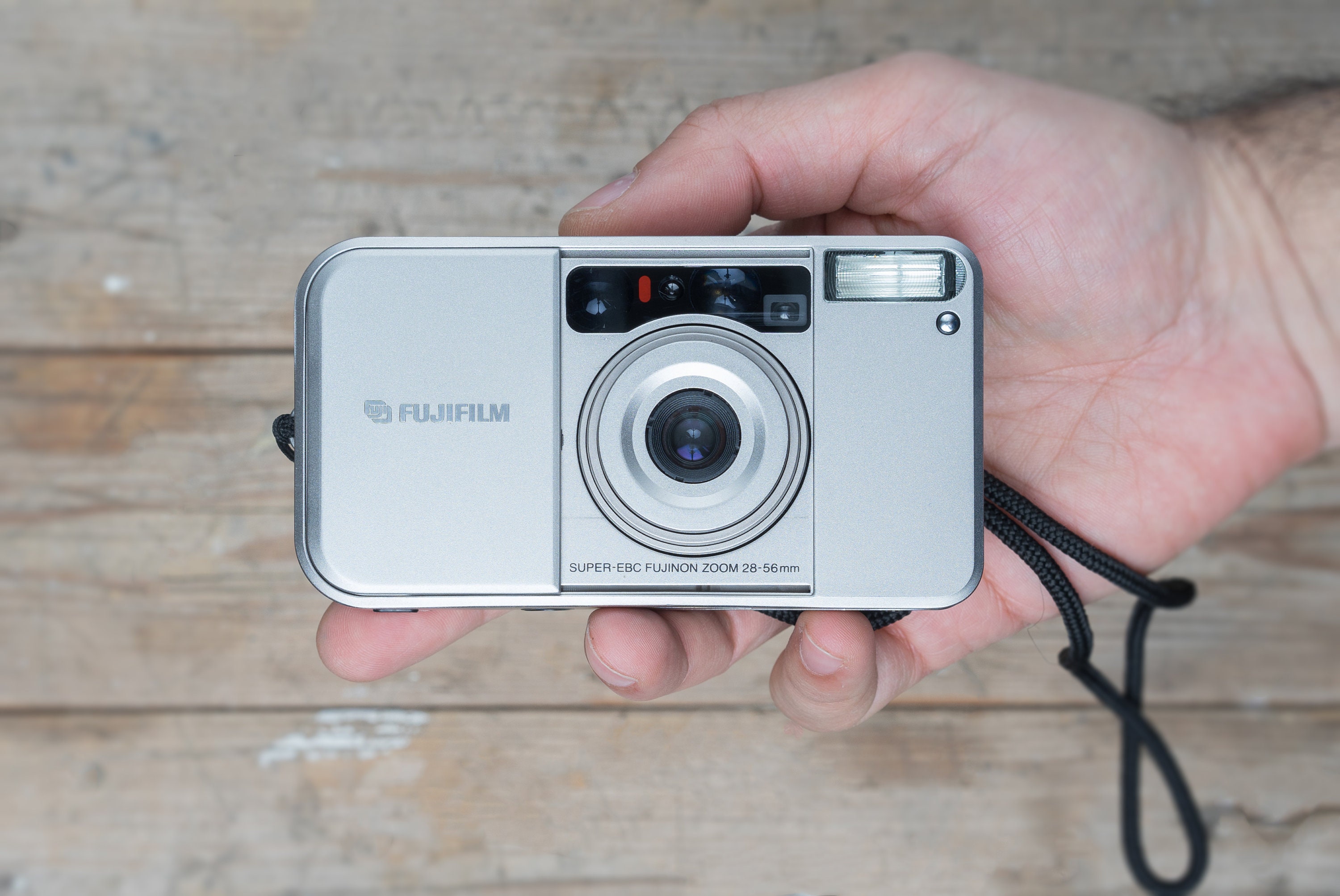 FUJIFILM 富士フィルム TIARA Zoom コンパクト フィルムカメラ
