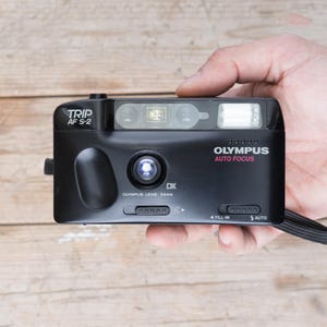 Olympus Trip AF S-2 / 35mm f/4.5 Olympus Lens / Compact 35mm Point and Shoot Film Camera / TESTED