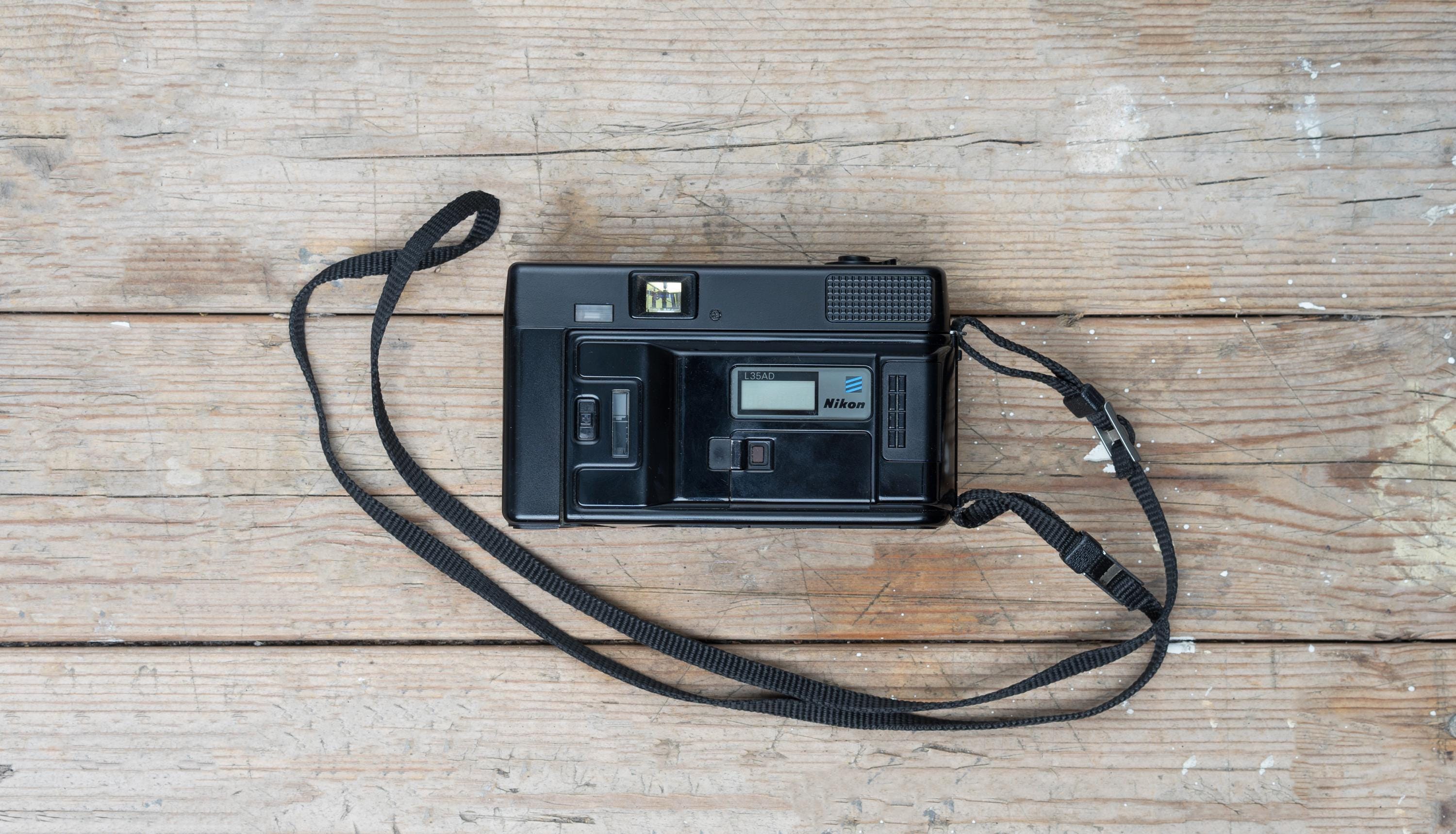 Nikon L35AD / Nikon L35AF / 35mm F/2.8 Lens / 35mm Point and Nikon L35AD / Nikon L35AF / 35mm F/2.8 Lens / 35mm Point and
