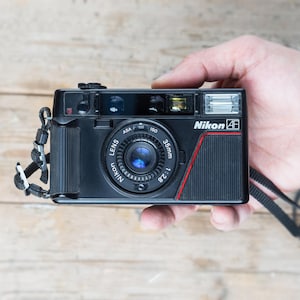 Nikon L35AF / 35mm f/2.8 lens /  35mm Point and Shoot Film Camera /  TESTED