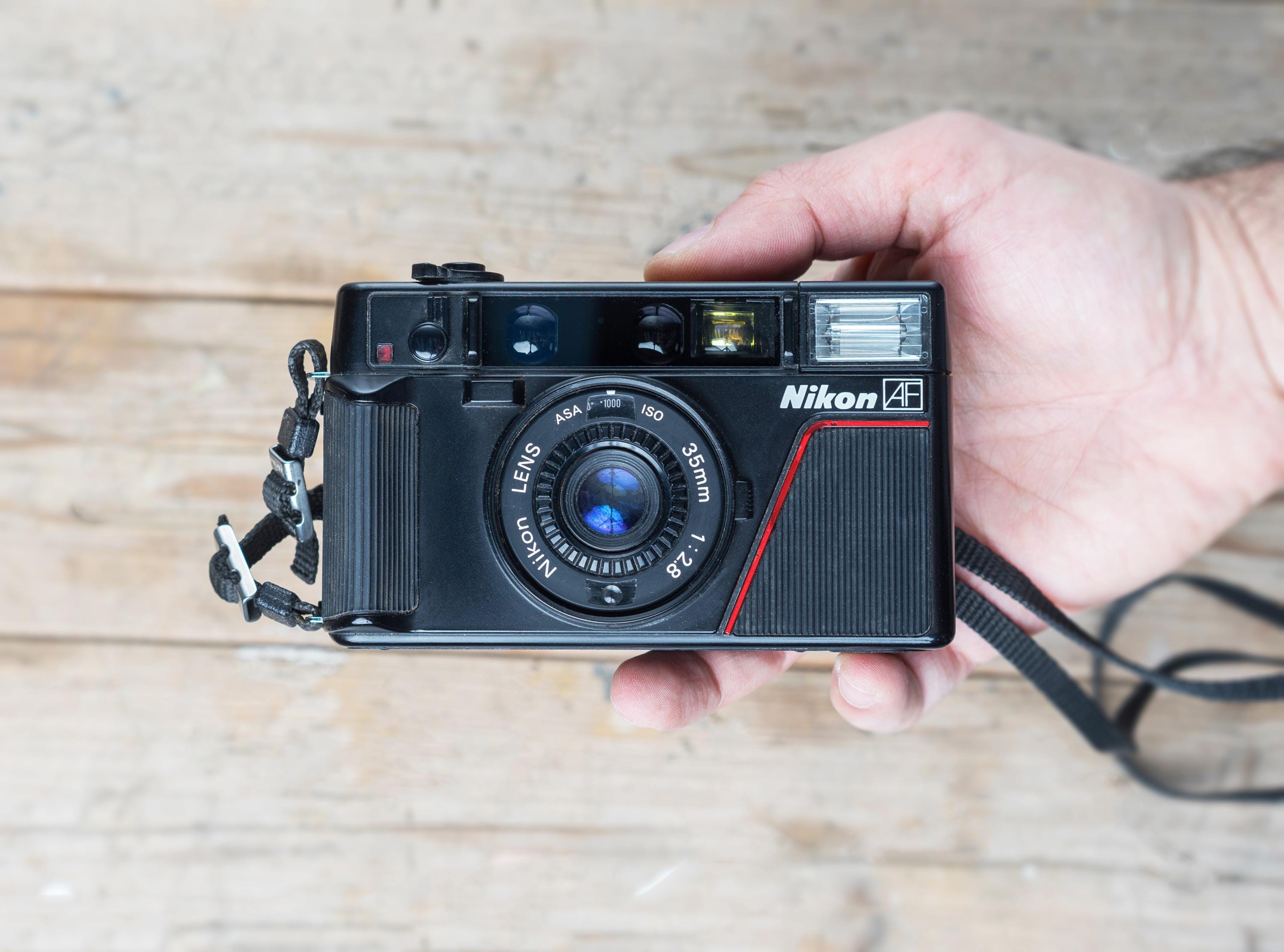 Nikon L35AF / 35mm f/2.8 lens /  35mm Point and Shoot Film Camera /  TESTED