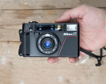 Nikon L35AF / 35mm f/2.8 lens /  35mm Point and Shoot Film Camera /  TESTED