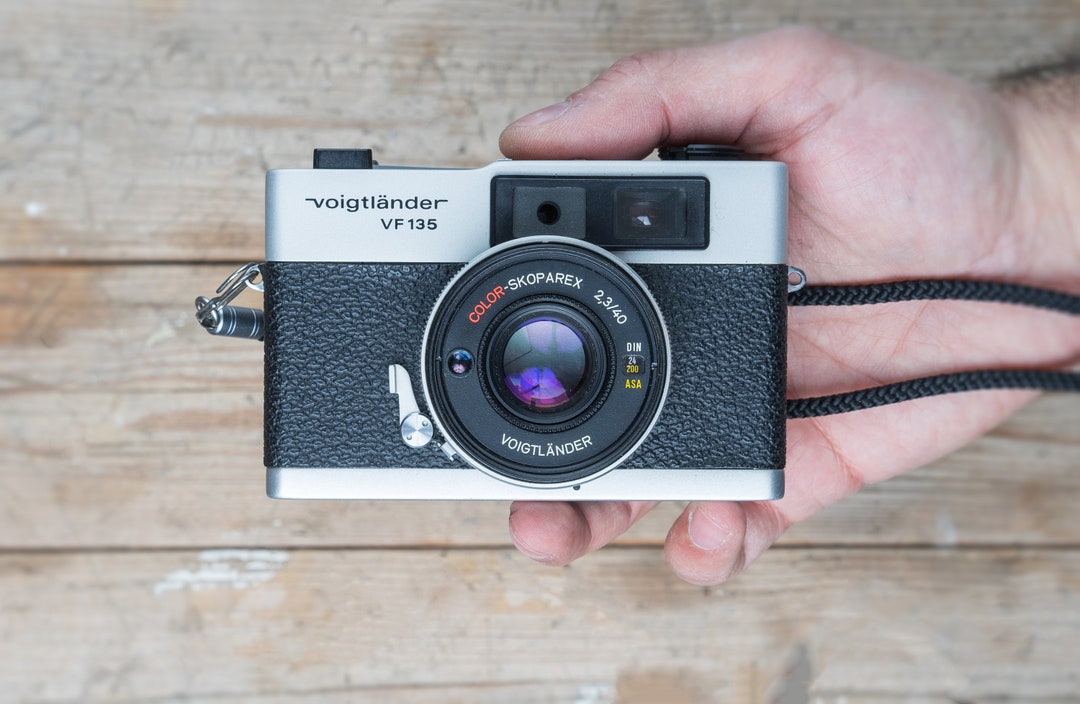 BolinUS Étui en cuir véritable fait main pour appareil photo Voigtlander Bessa R2 avec dragonne Café