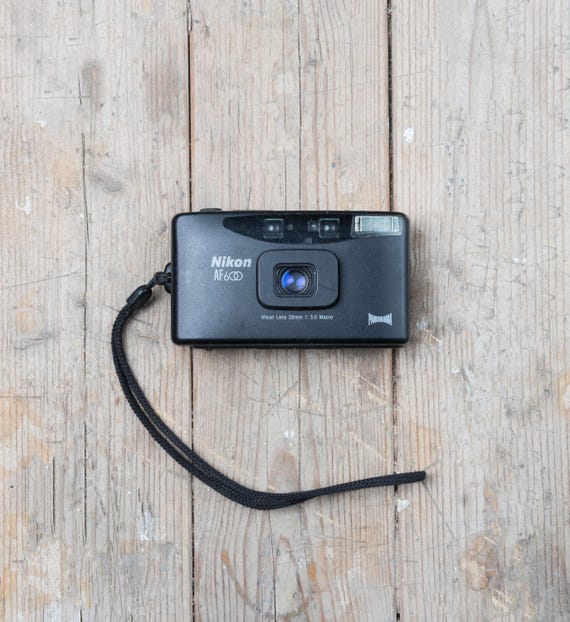 Nikon Zoom Panorama AF 600 Film Camera + Leather Case - 28mm Macro