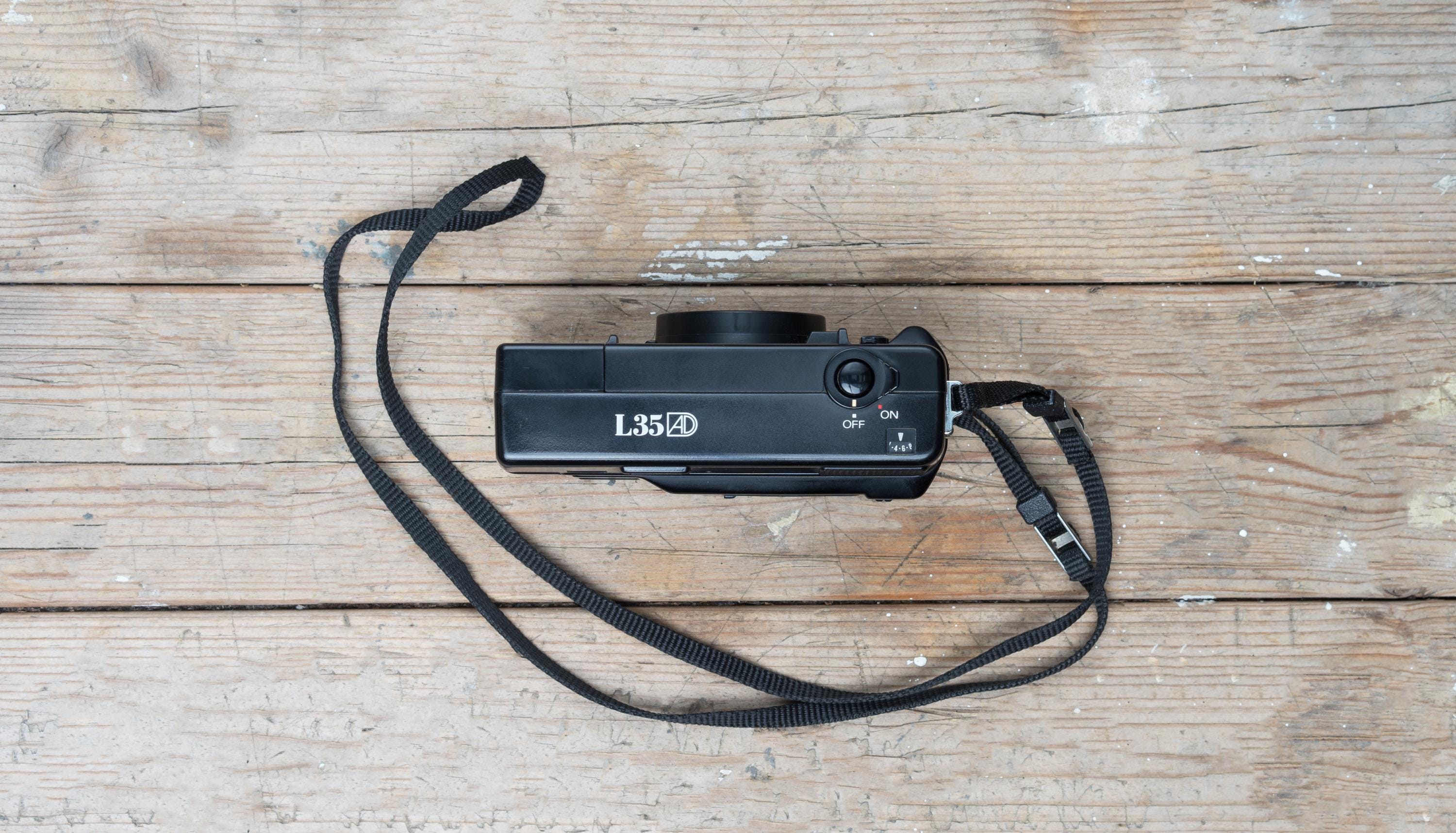 Nikon L35AD / Nikon L35AF / 35mm F/2.8 Lens / 35mm Point and Nikon L35AD / Nikon L35AF / 35mm F/2.8 Lens / 35mm Point and