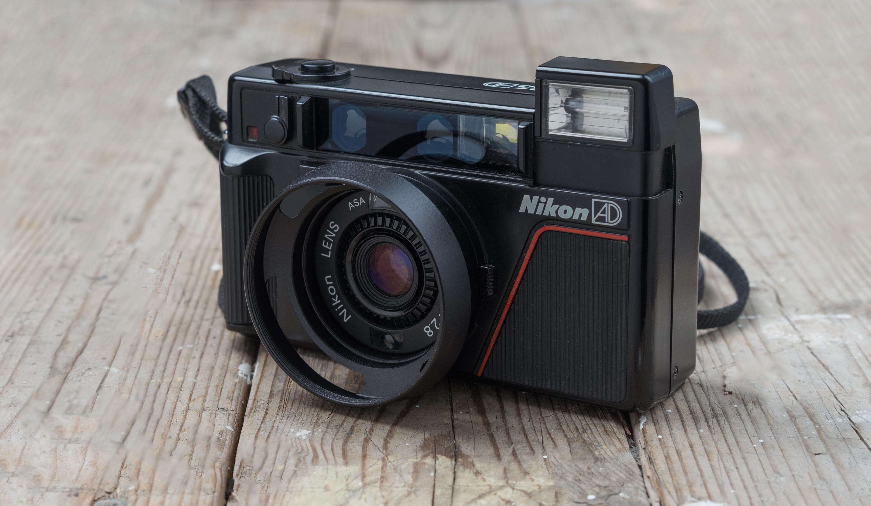 Nikon L35AD / Nikon L35AF / 35mm F/2.8 Lens / 35mm Point and Nikon L35AD / Nikon L35AF / 35mm F/2.8 Lens / 35mm Point and