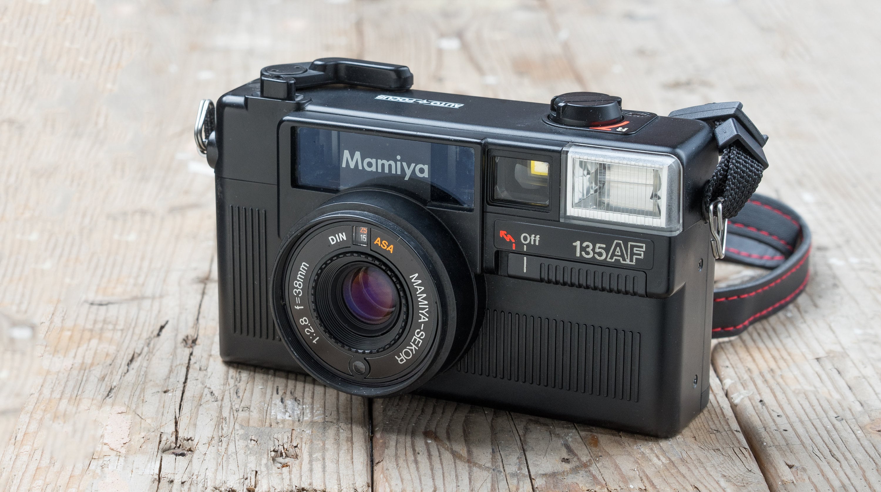 RARE MAMIYA 135AF / 38mm F2.8 Mamiya-sekor Lens / Black 35mm Point