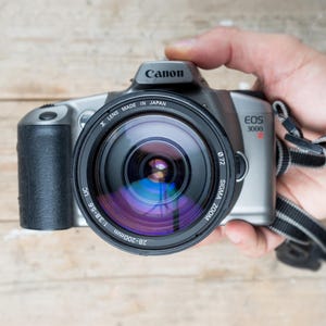 Canon EOS 3000 n  + Sigma 28-200 Lens zoom /   35mm film SLR  camera + AF Zoom Lens / Tested