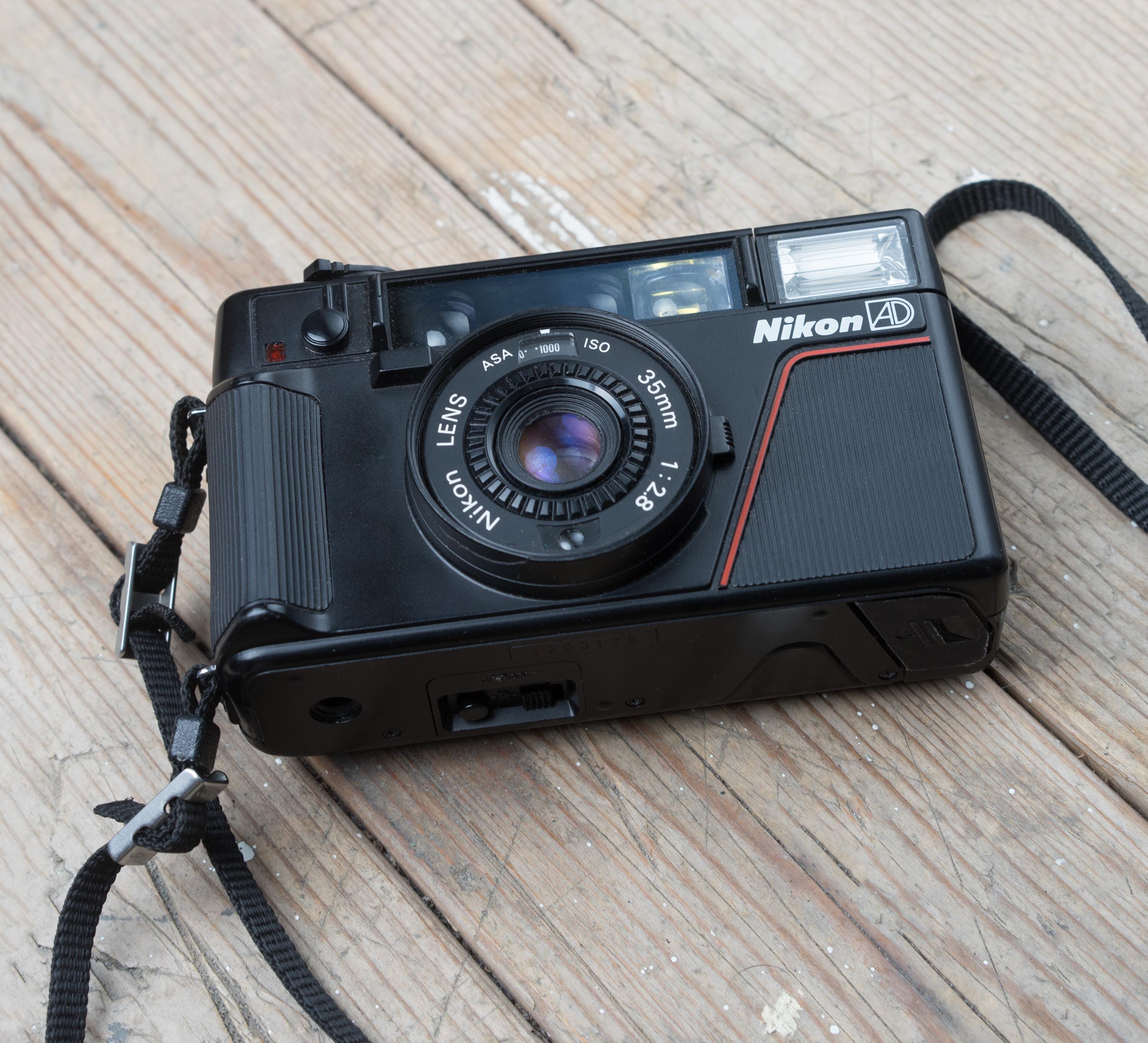 Nikon L35AD / Nikon L35AF / 35mm F/2.8 Lens / 35mm Point and Shoot