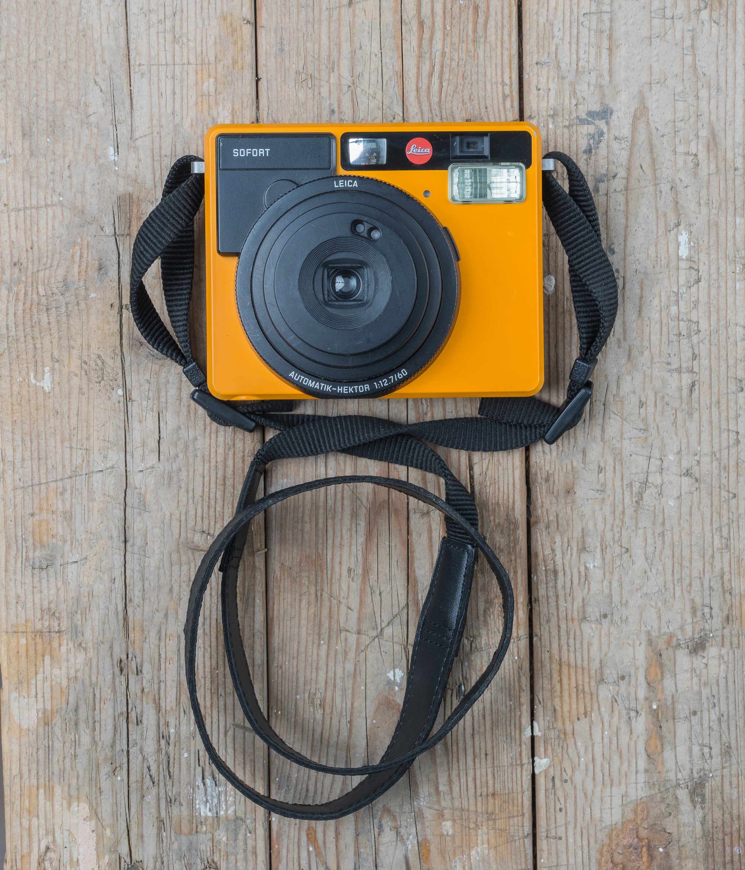 フィルムカメラ Leica SOFORT ORANGE Leica Sofort Instant Film Camera with Case and Color Film Kit