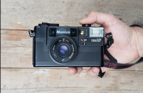 ★MAMIYA SEKOR フィルム一眼レフカメラ 2台★希少 135mm★ RARE MAMIYA 135AF / 38mm F2.8 Mamiya-sekor Lens / Black 35mm Point