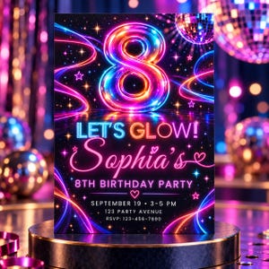 Op de afbeelding: Een rechthoekige uitnodigingskaart voor een verjaardagsfeest met een groot neon-stijl cijfer 8, de tekst LET'S GLOW! Sophia's 8TH BIRTHDAY PARTY, September 19, 3-5 PM, 123 Party Avenue, en RSVP: 123-456-7890 tegen een donkere achtergrond met lichtsporen.